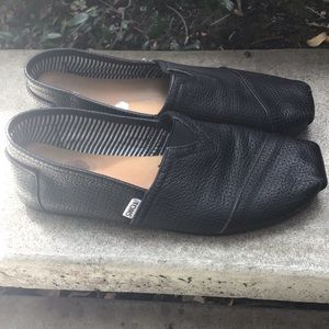 Black leather Toms